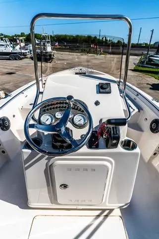 Slide: The Image of Sea Chaser 21 LX 2025 - 11