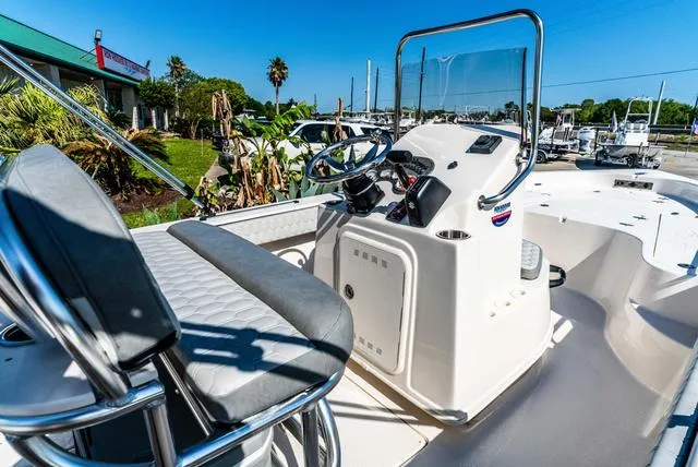 Slide: The Image of Sea Chaser 21 LX 2025 - 12