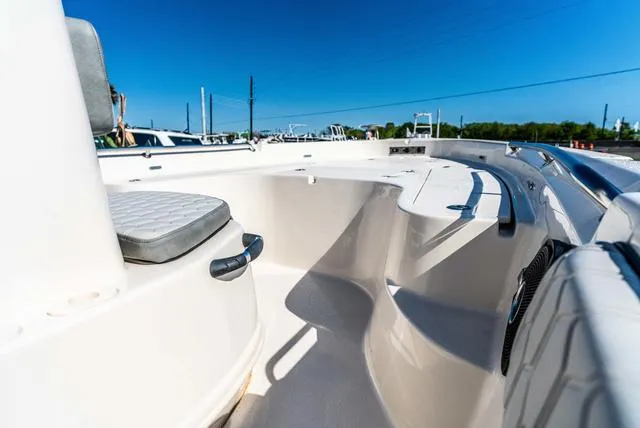 Slide: The Image of Sea Chaser 21 LX 2025 - 13