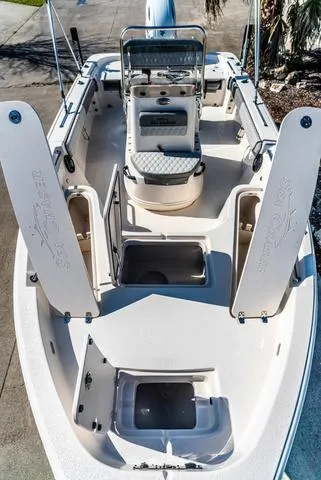 Slide: The Image of Sea Chaser 21 LX 2025 - 15