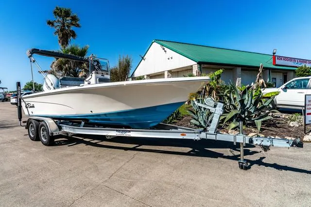 Slide: The Image of Sea Chaser 21 LX 2025 - 2