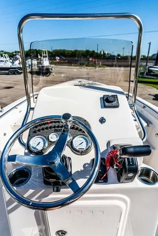 Slide: The Image of Sea Chaser 21 LX 2025 - 20