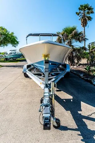 Slide: The Image of Sea Chaser 21 LX 2025 - 3