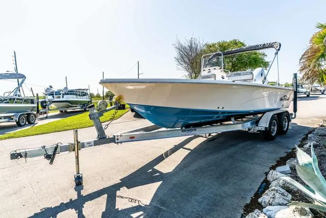 Slide: The Image of Sea Chaser 21 LX 2025 - 4