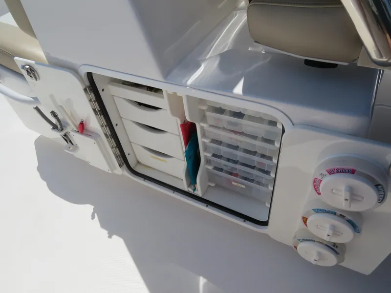 Slide: The Image of Tackel locker - 32