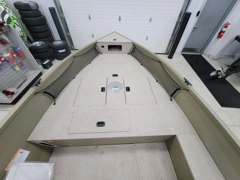 Slide: The Image of Crestliner 1800 Kodiak Tiller 2025 - 10