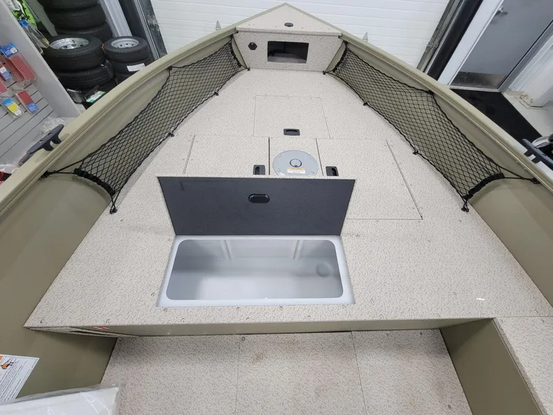 Slide: The Image of Crestliner 1800 Kodiak Tiller 2025 - 11