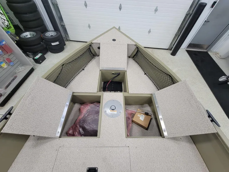 Slide: The Image of Crestliner 1800 Kodiak Tiller 2025 - 12