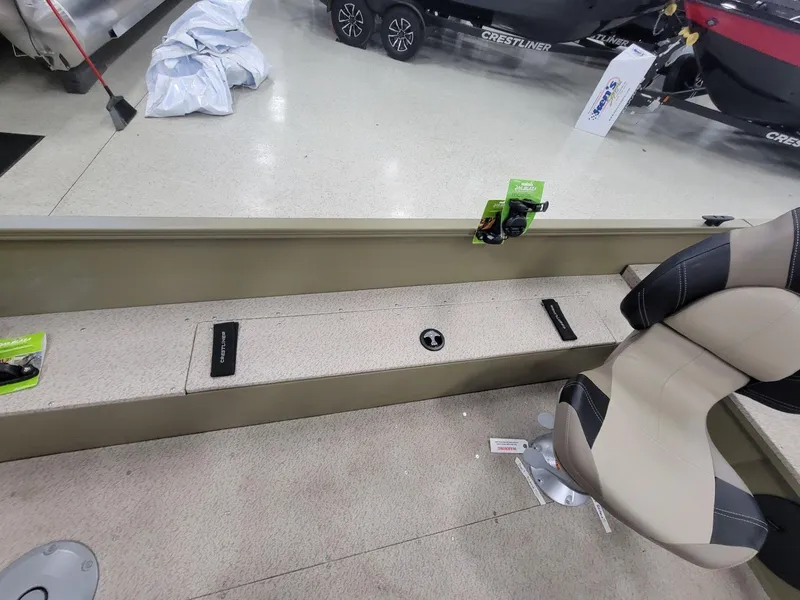 Slide: The Image of Crestliner 1800 Kodiak Tiller 2025 - 14