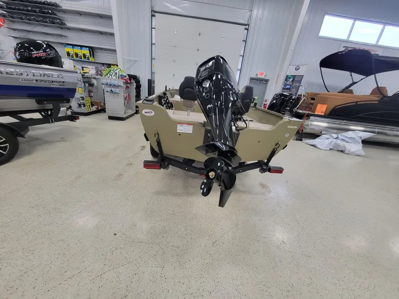 Slide: The Image of Crestliner 1800 Kodiak Tiller 2025 - 4