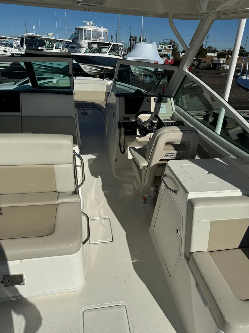 Slide: The Image of 2021 Boston Whaler 280 Vantage boat interior with seating and helm. - 4