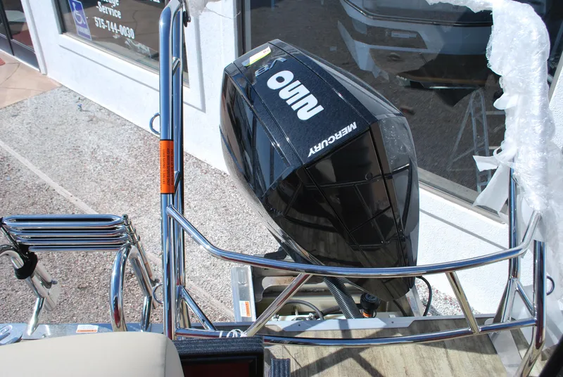 Slide: The Image of 2024 Crest Classic Platinum 240 SLC with Mercury outboard motor, rear view. - 15