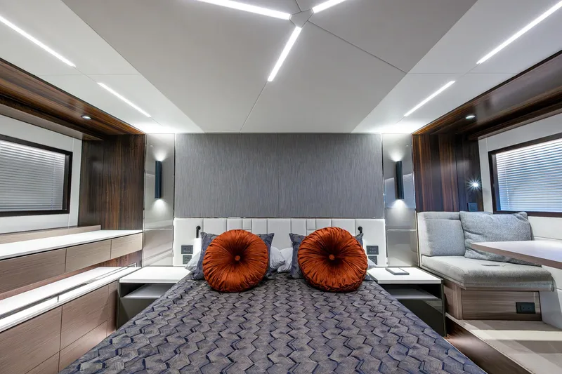 Slide: The Image of Sunseeker Manhattan 68 2022 - 100