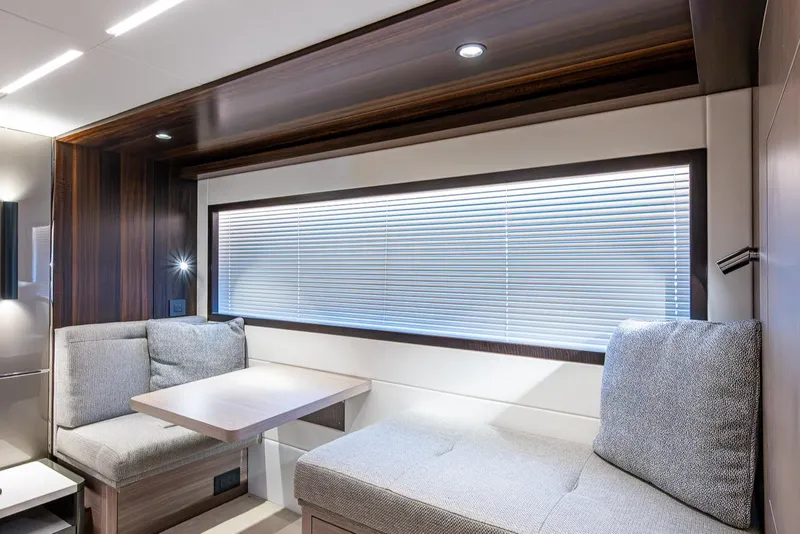 Slide: The Image of Sunseeker Manhattan 68 2022 - 105