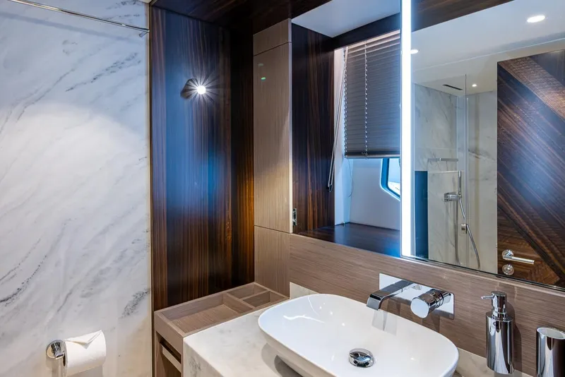 Slide: The Image of Sunseeker Manhattan 68 2022 - 106