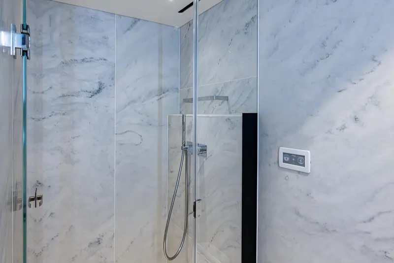 Slide: The Image of Sunseeker Manhattan 68 2022 - 107