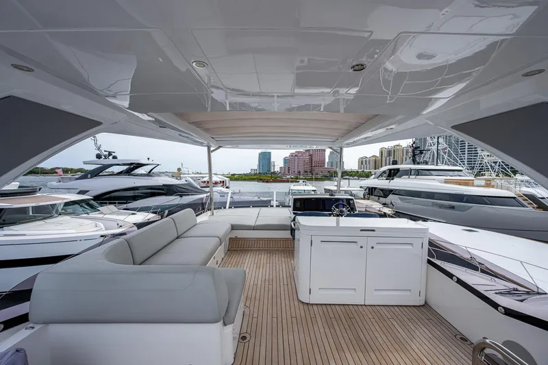 Slide: The Image of Sunseeker Manhattan 68 2022 - 55