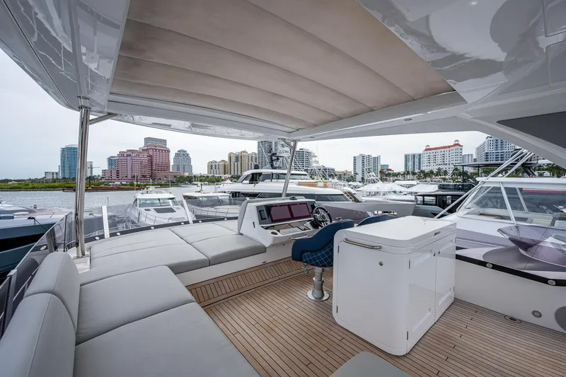 Slide: The Image of Sunseeker Manhattan 68 2022 - 57