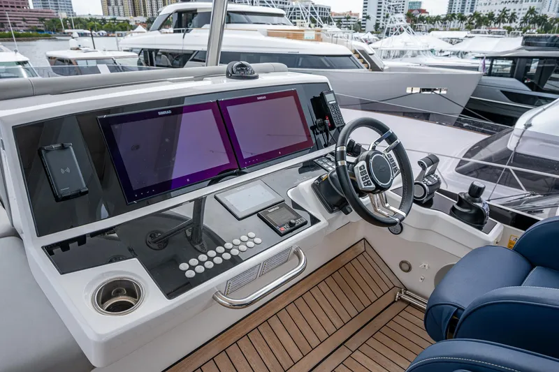 Slide: The Image of Sunseeker Manhattan 68 2022 - 60