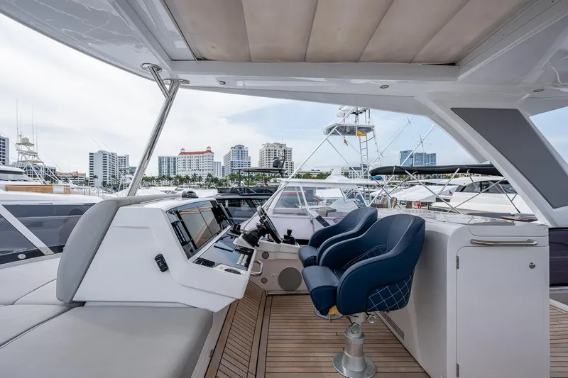 Slide: The Image of Sunseeker Manhattan 68 2022 - 61