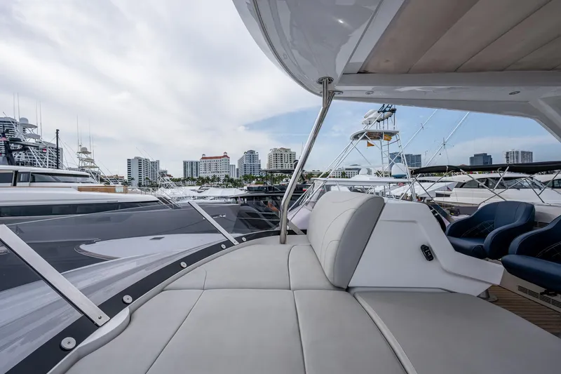 Slide: The Image of Sunseeker Manhattan 68 2022 - 63