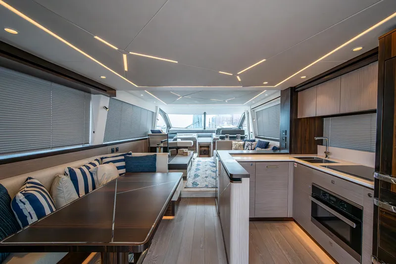 Slide: The Image of Sunseeker Manhattan 68 2022 - 64