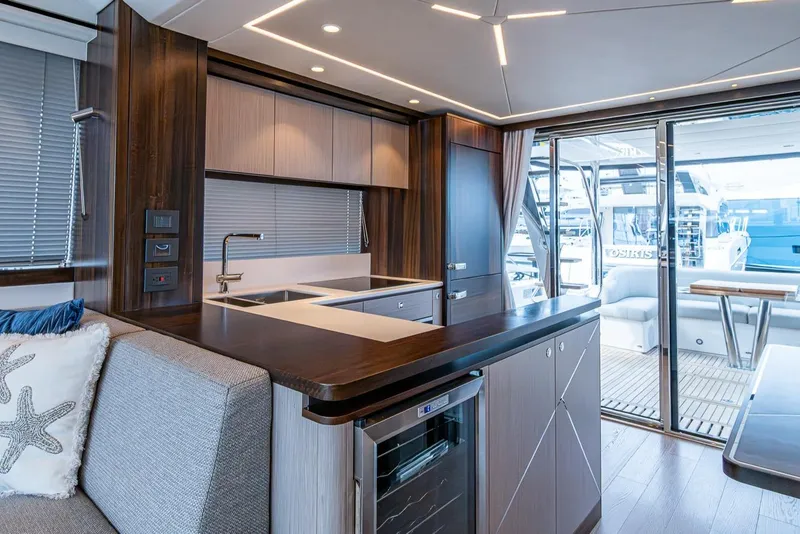 Slide: The Image of Sunseeker Manhattan 68 2022 - 66