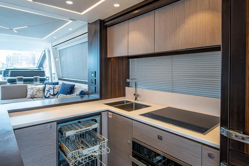 Slide: The Image of Sunseeker Manhattan 68 2022 - 67