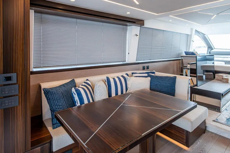 Slide: The Image of Sunseeker Manhattan 68 2022 - 70