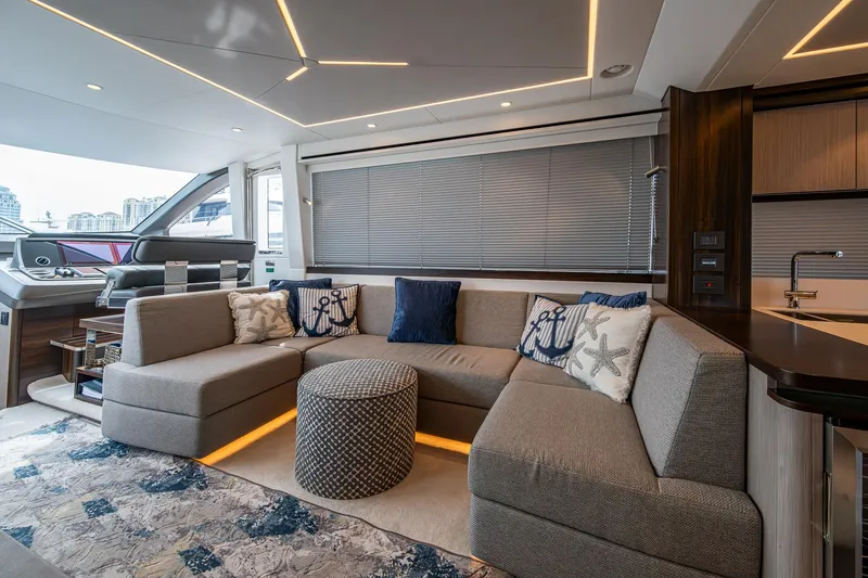 Slide: The Image of Sunseeker Manhattan 68 2022 - 72