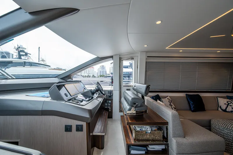 Slide: The Image of Sunseeker Manhattan 68 2022 - 73