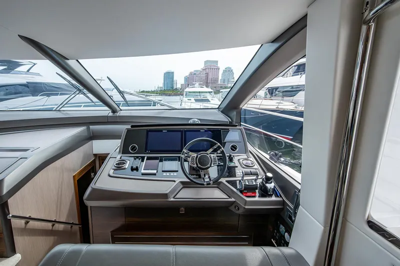 Slide: The Image of Sunseeker Manhattan 68 2022 - 75