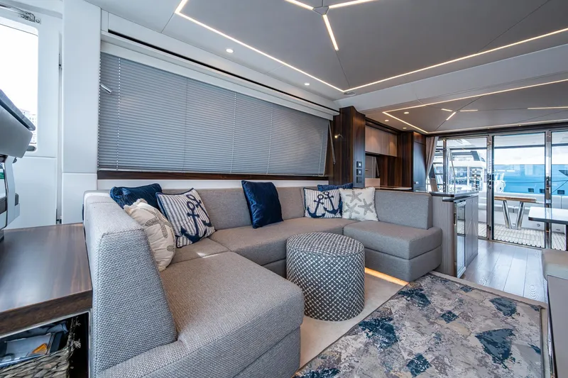 Slide: The Image of Sunseeker Manhattan 68 2022 - 76