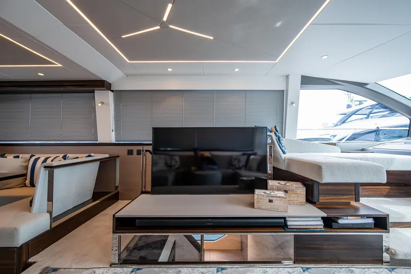 Slide: The Image of Sunseeker Manhattan 68 2022 - 77