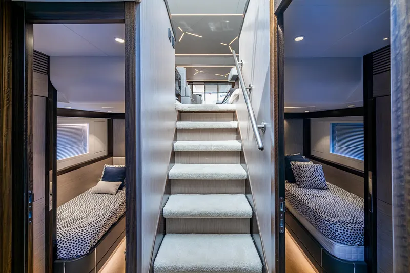 Slide: The Image of Sunseeker Manhattan 68 2022 - 79