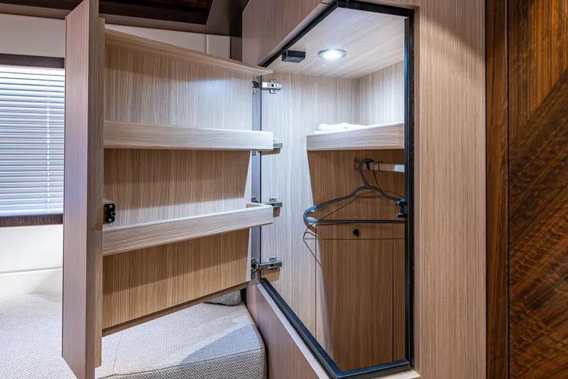 Slide: The Image of Sunseeker Manhattan 68 2022 - 81