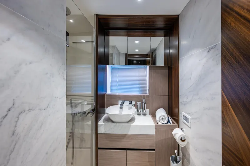 Slide: The Image of Sunseeker Manhattan 68 2022 - 82