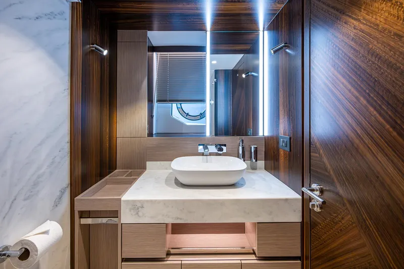 Slide: The Image of Sunseeker Manhattan 68 2022 - 84