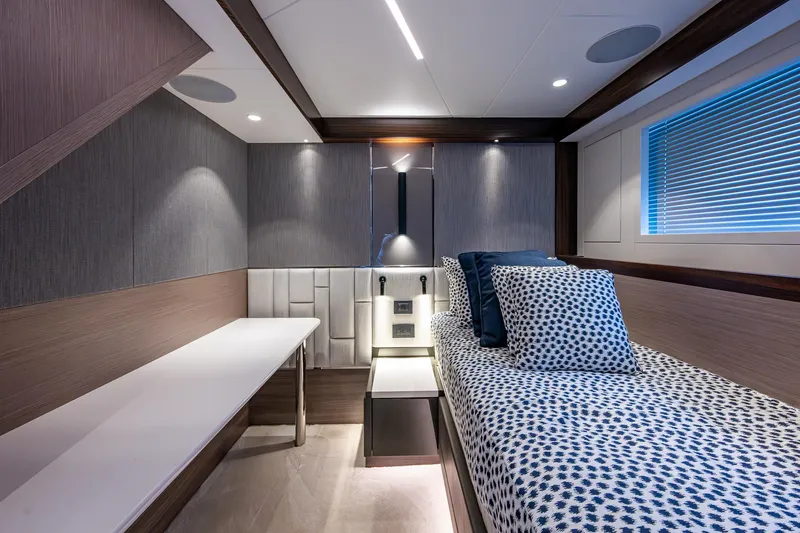 Slide: The Image of Sunseeker Manhattan 68 2022 - 86