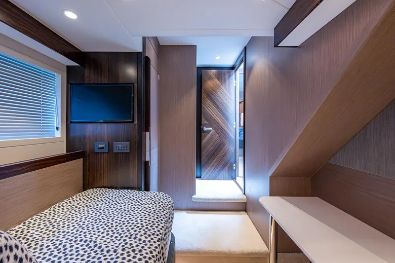 Slide: The Image of Sunseeker Manhattan 68 2022 - 87