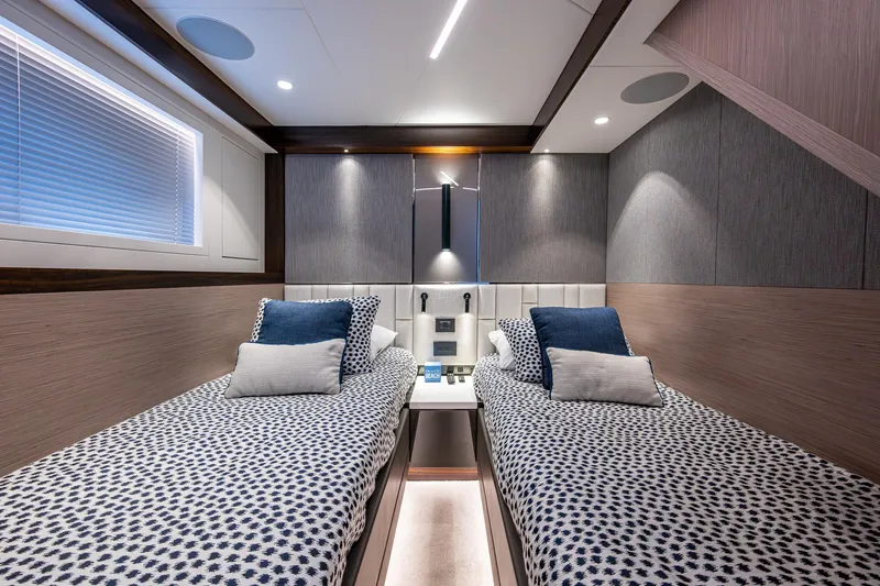 Slide: The Image of Sunseeker Manhattan 68 2022 - 88