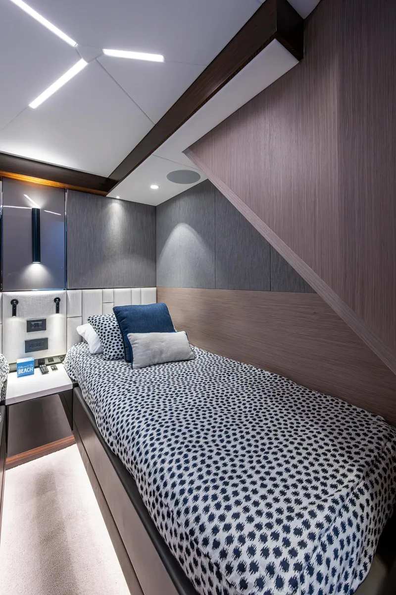 Slide: The Image of Sunseeker Manhattan 68 2022 - 90