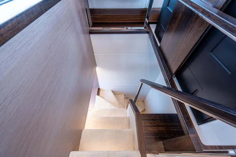 Slide: The Image of Sunseeker Manhattan 68 2022 - 94