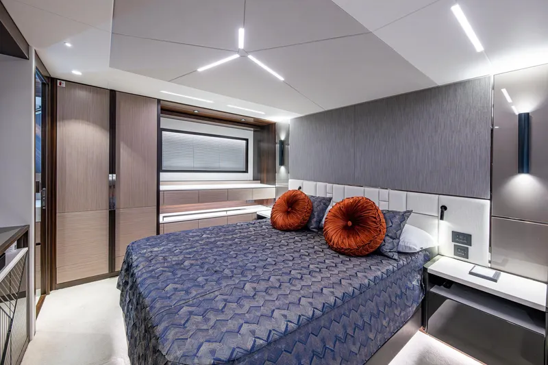 Slide: The Image of Sunseeker Manhattan 68 2022 - 96