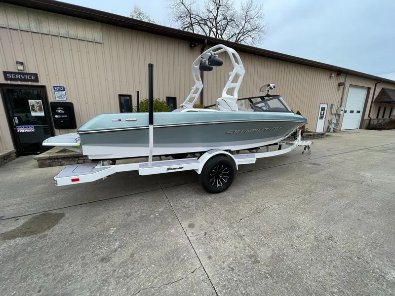 Slide: The Image of Nautique Ski Nautique 200 2025 - 1