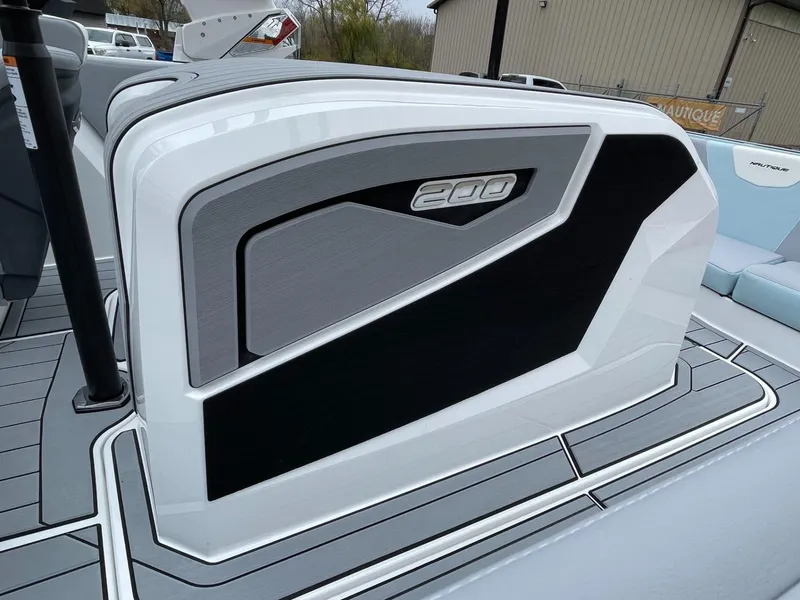 Slide: The Image of Nautique Ski Nautique 200 2025 - 11