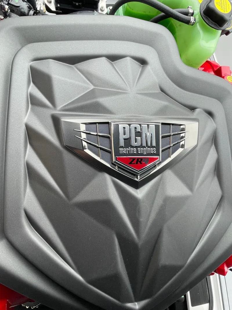 Slide: The Image of Nautique Ski Nautique 200 2025 - 20