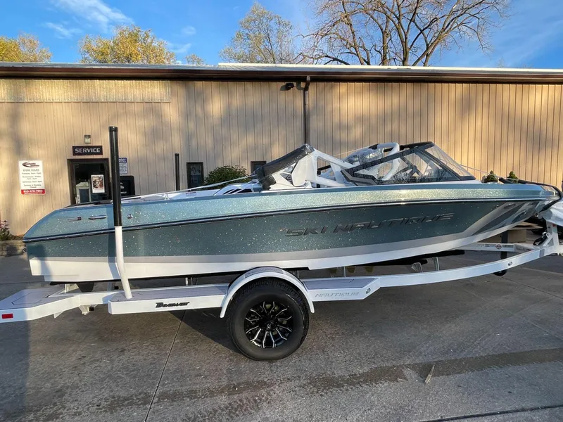 Slide: The Image of Nautique Ski Nautique 200 2025 - 24