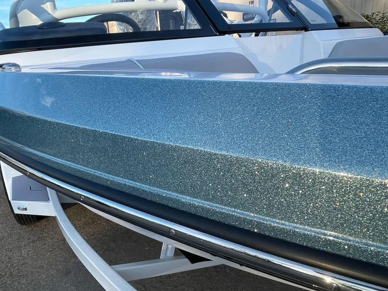 Slide: The Image of Nautique Ski Nautique 200 2025 - 26