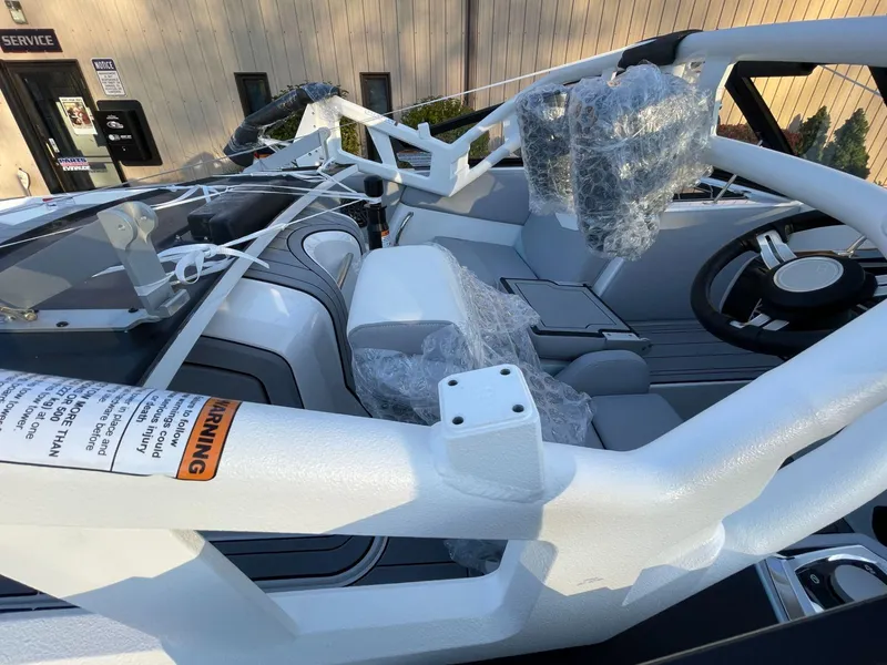 Slide: The Image of Nautique Ski Nautique 200 2025 - 32